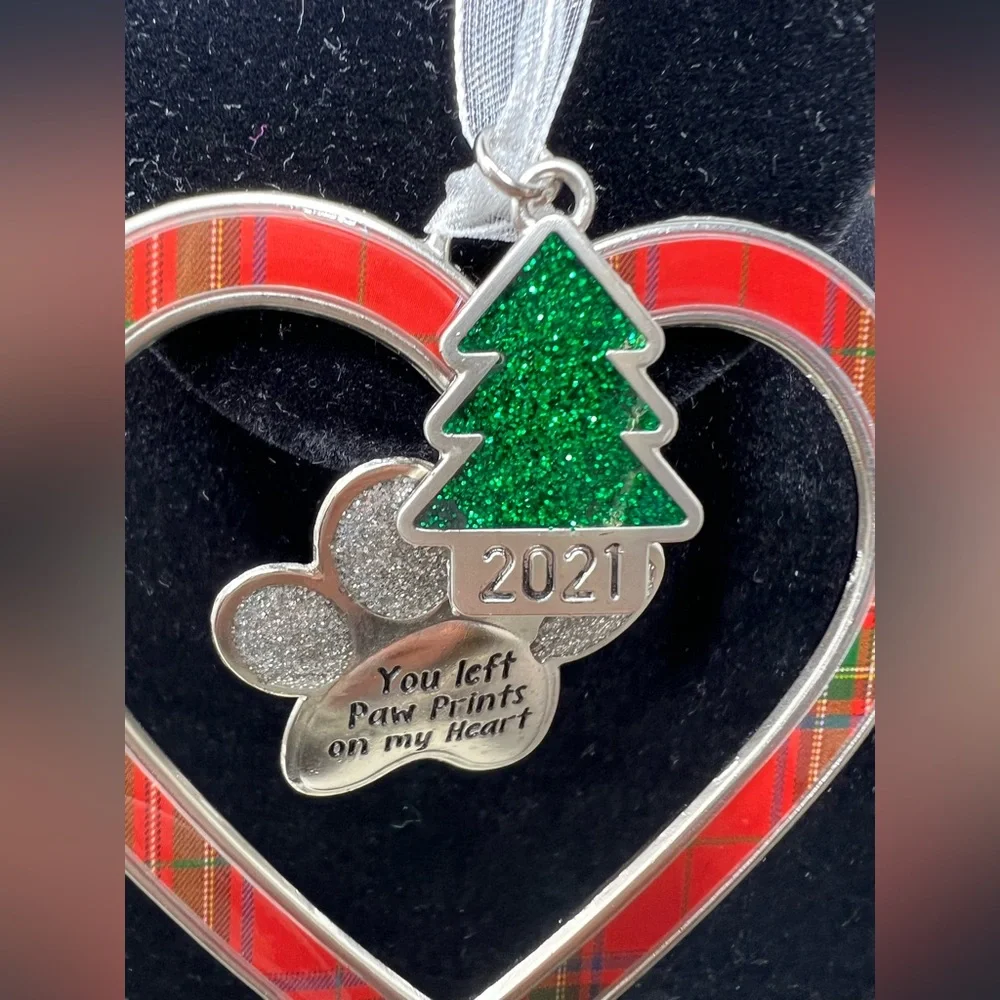 Paw Prints In Memory Heart Christmas Ornament (Date can be removed)